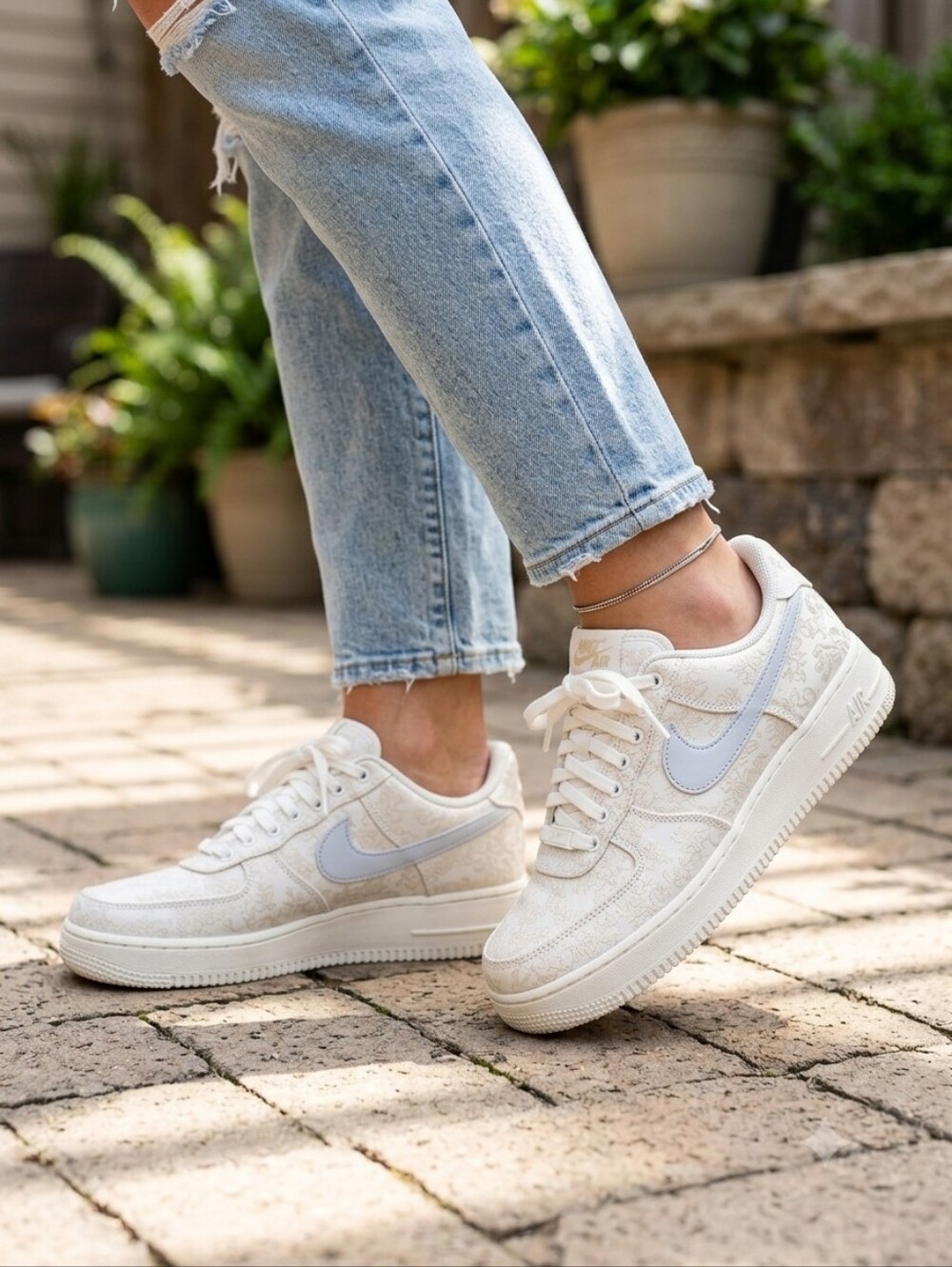 Nike Air Force 1 07 SE Jacquard Floral Embroidery White Sneakers Size 10